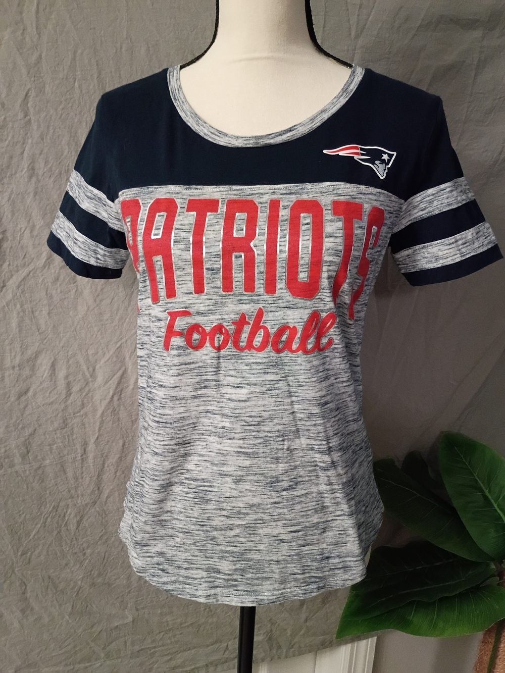 NFL Patriots Short Sleeve Tee in Navy, Red, Gray
